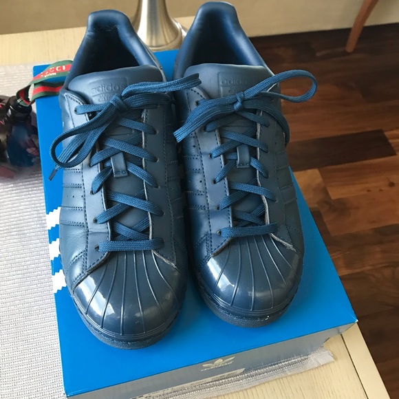 Superstar Sneakers - Picture 3 of 6